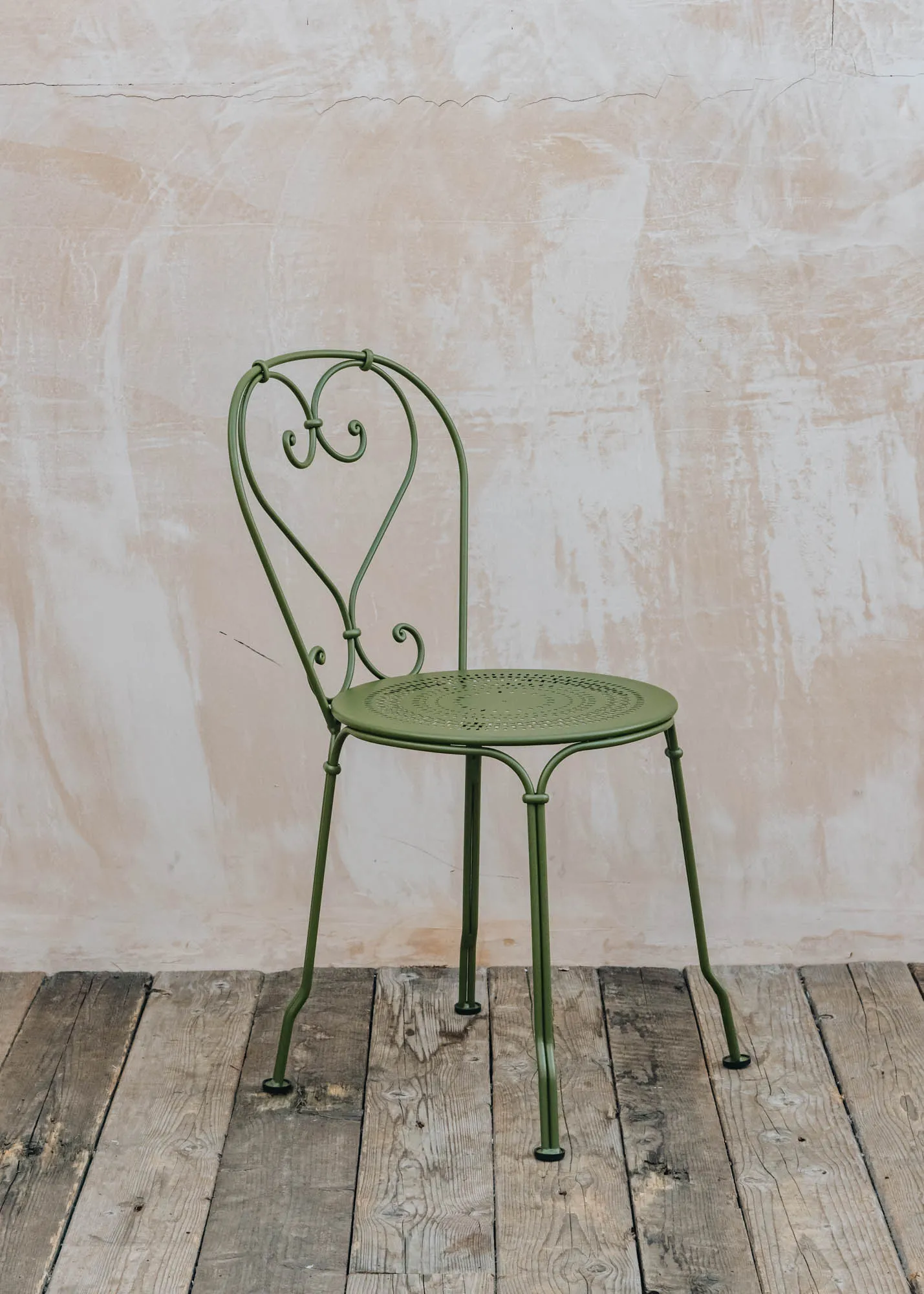 1900 Stacking Chair in Pesto