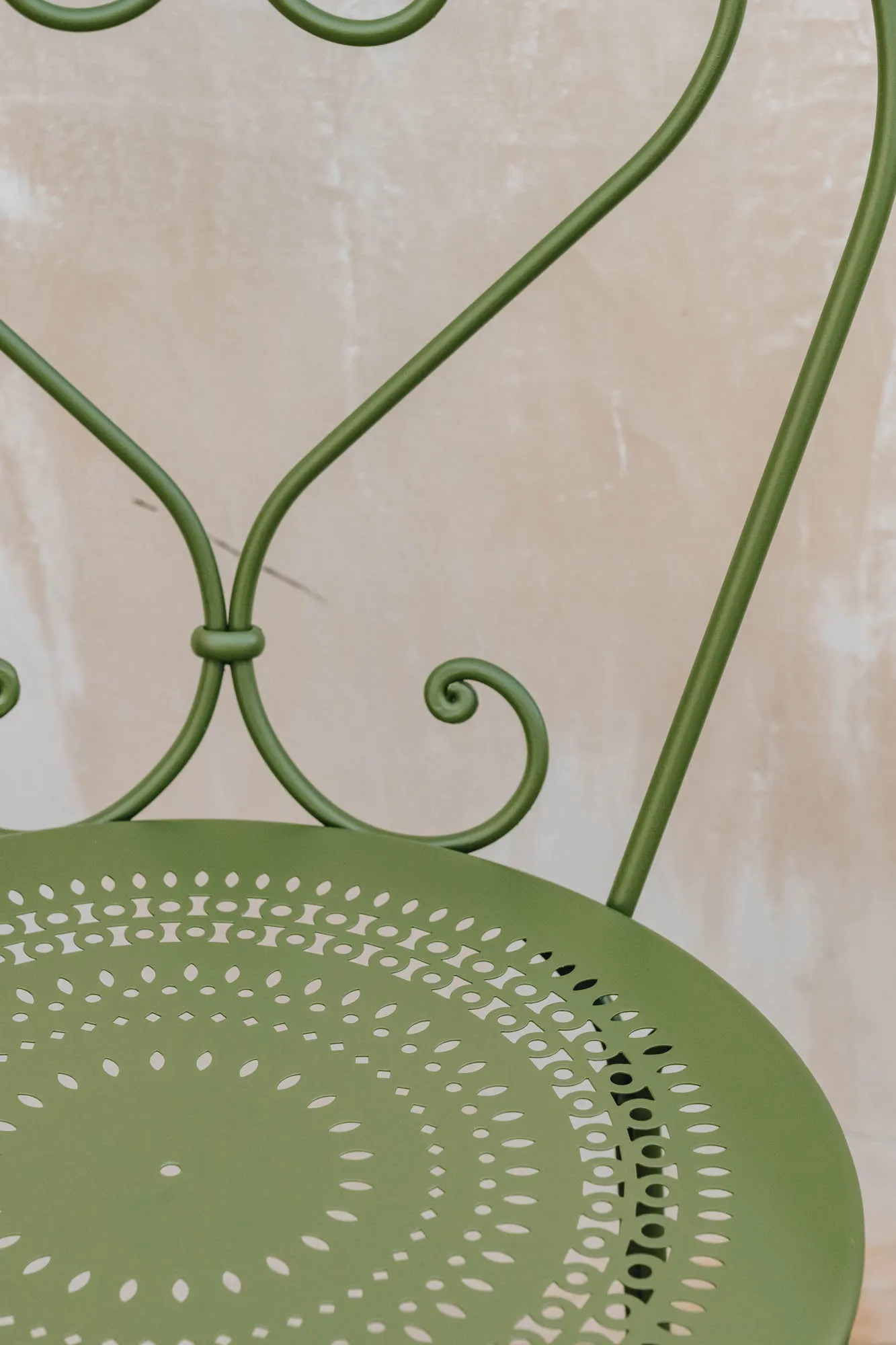1900 Stacking Chair in Pesto
