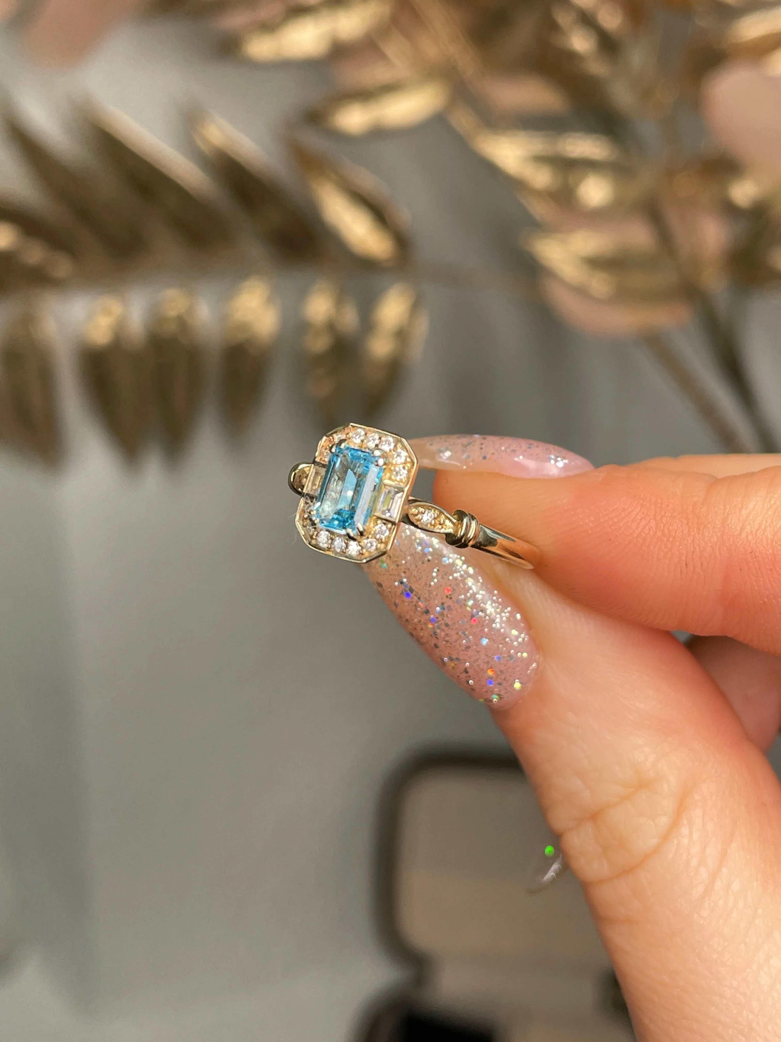 9ct Yellow Gold Blue Topaz & Diamond & White Sapphire Halo