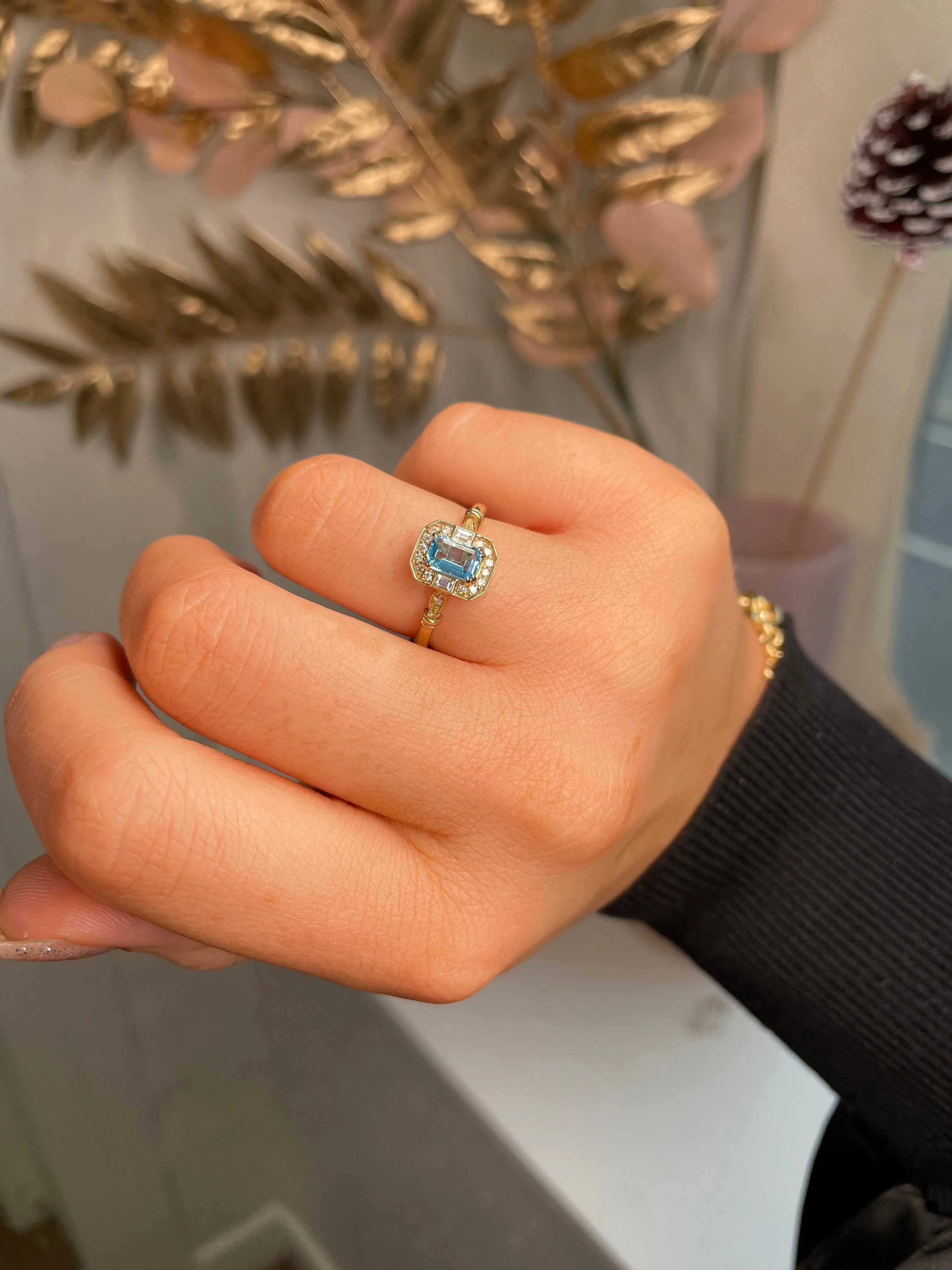9ct Yellow Gold Blue Topaz & Diamond & White Sapphire Halo