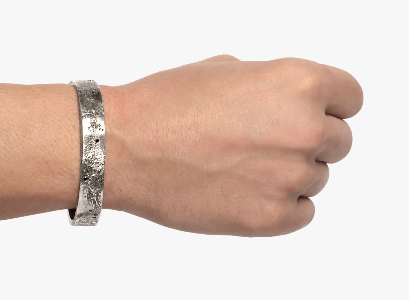 DISTRESSED CUFF / INSET DIAMONDS 404