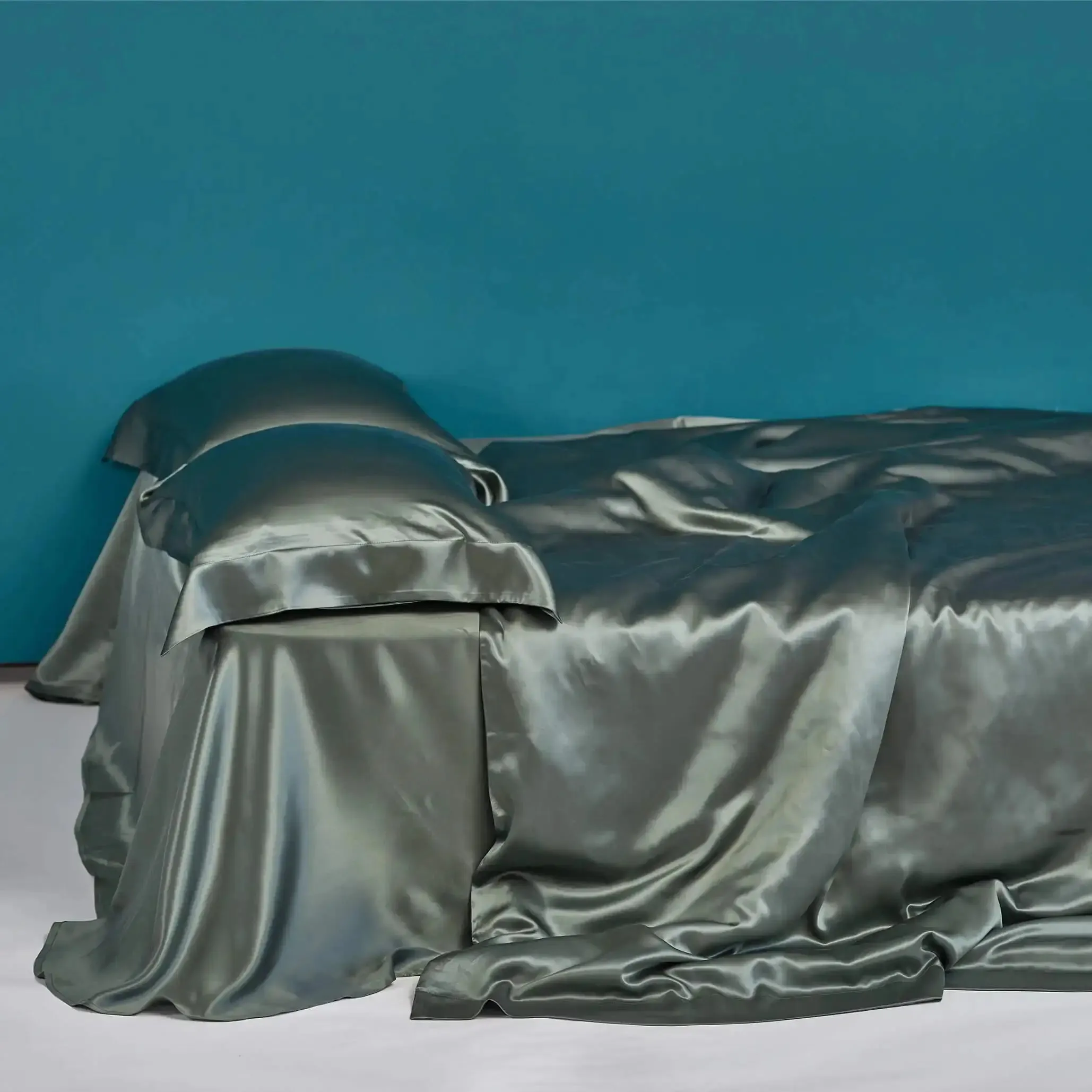 LuxeSilk Couture: Premium Mulberry Silk Bedding Set