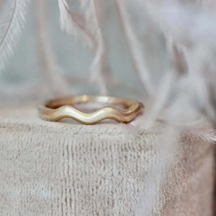 Squiggle Gold Band